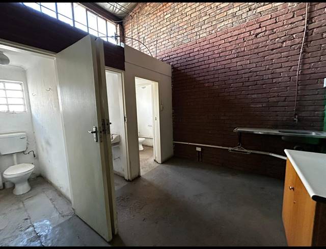 372M² WAREHOUSE TO LET IN KEW